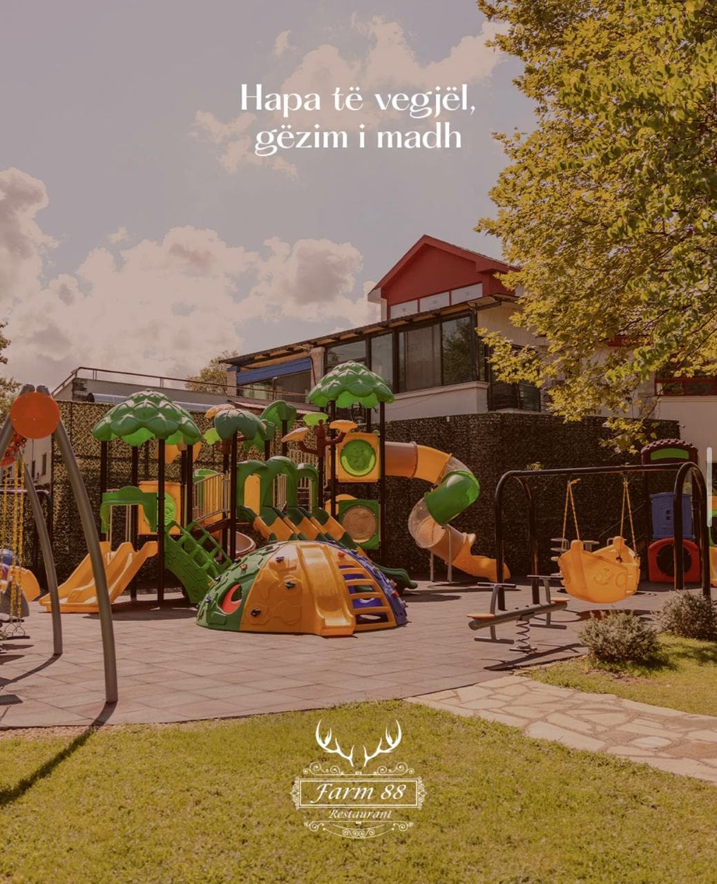 Hapësirë lojrash për fëmijë në Farm 88 restorant Tiranë